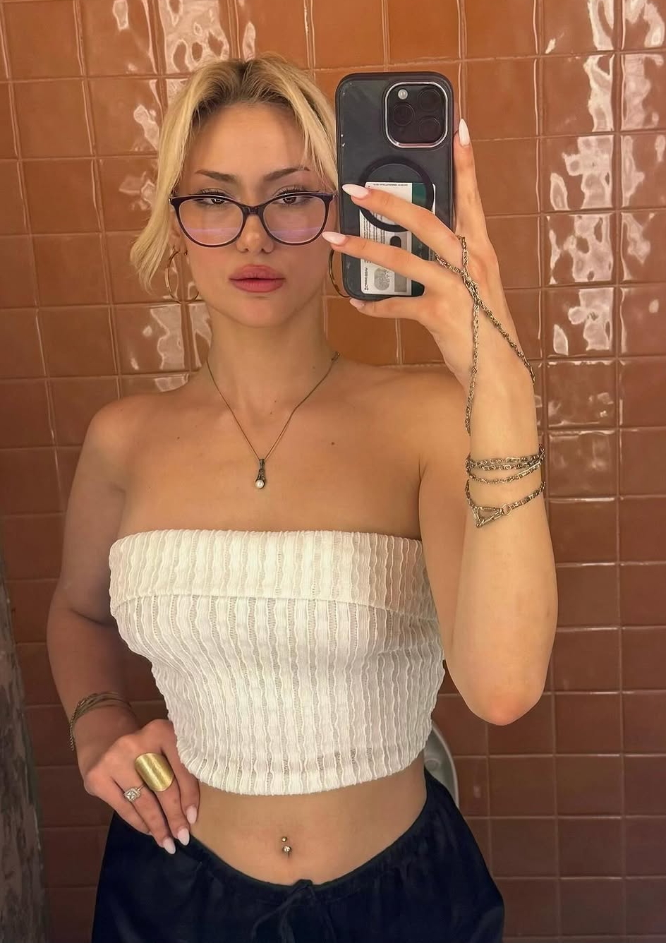 Kavaközü Gizemli Kadın Escort Asya